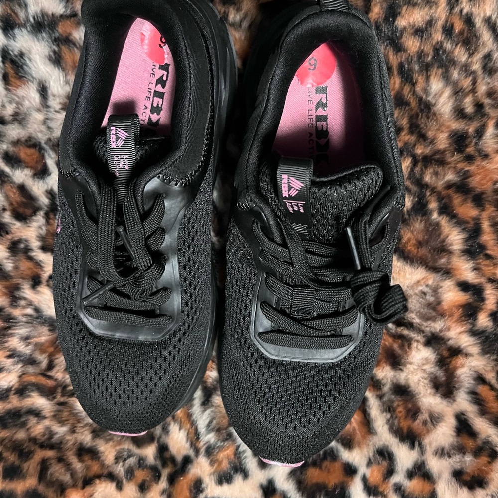 Reebok Women's Black and Pink Sneakers